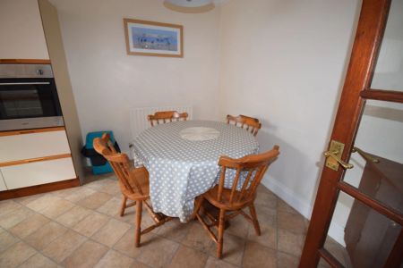 To Rent Queens Road, Westbourne, Bournemouth, BH2 £1,370 pcm Tenancy Info - Photo 4