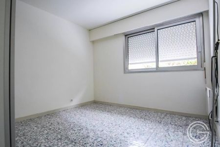 Location Appartement 3 pièces 81m² NICE 06300 - Photo 4