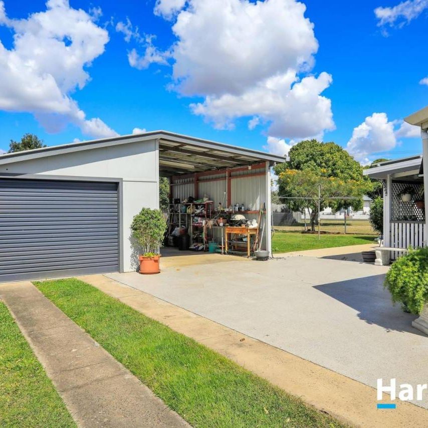 Charming Family Home on a Huge Block - Space, Comfort & Location! - Photo 1