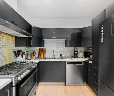 Stunning Modern Townhouse Living - Photo 5