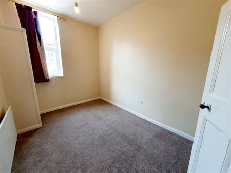 1 Bedroom Flat to Rent in Newland Street, Kettering, Northants, NN16 - Photo 2