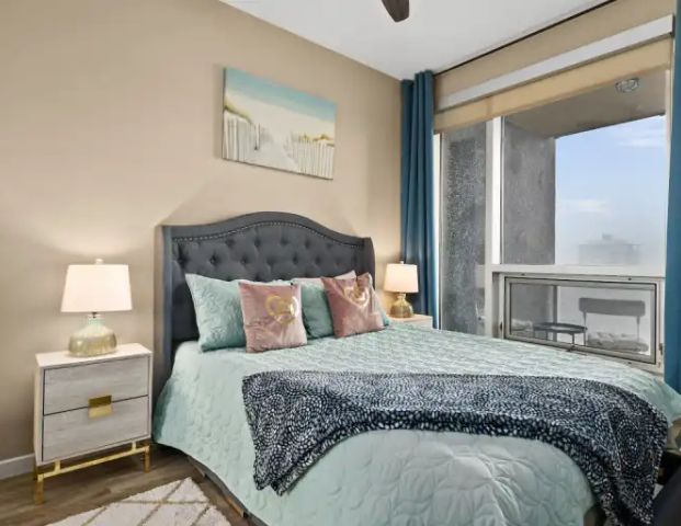 Bright Fully Furnished One Bedroom in Downtown Calgary. Free parking | 2706 - 1320 1 St SE, Calgary - Photo 1