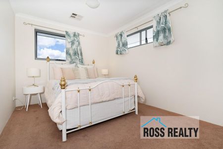 LUXURY LIVING IN PRIME LOCATION! - Photo 4