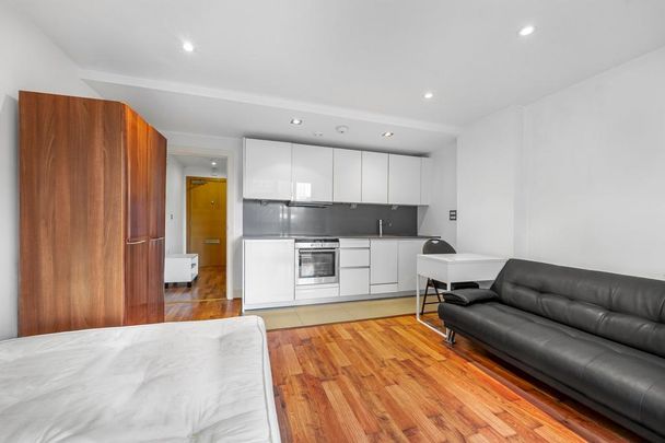 Studio to rent - Photo 1