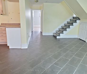 Detached Home For Lease | S8040678 - Photo 6