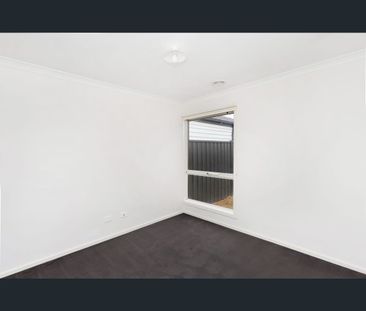 34 Mercer Street, Harkness, Vic 3337 - Photo 3