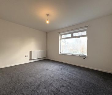 3 bedroom end of terrace house to rent - Photo 3