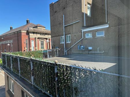 2 bedroom flat to rent - Photo 3