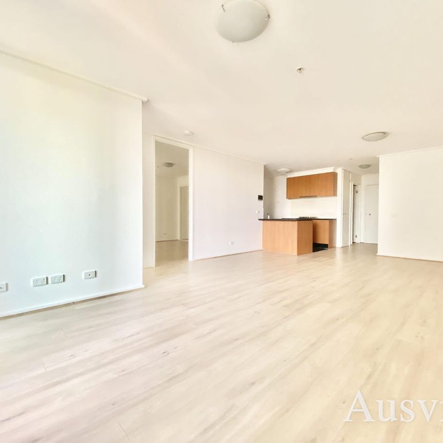 Supersized Summit Entertainer in Convenient Southbank Locate - Photo 1