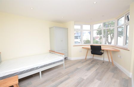 Burney Avenue, Surbiton, Surrey, KT5 - Photo 3