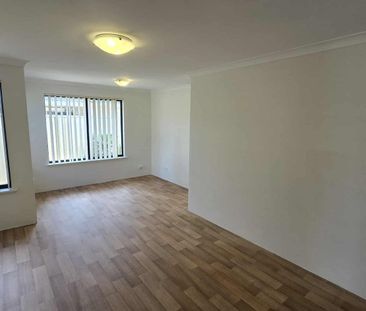 LESS THAN 500m TO WARNBRO BEACH! - Photo 1