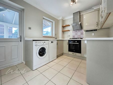 2 bedroom end of terrace house to rent - Photo 4