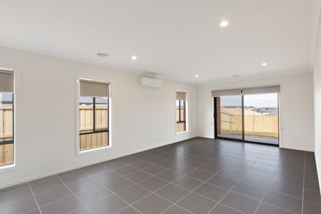 MODERN FOUR BEDROOM HOME LOCATED IN WINTER VALLEY - Photo 3