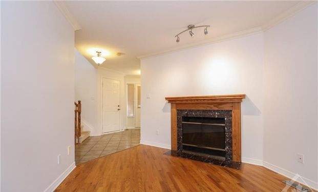 For Lease - 104 Thornbury Crescent, South of Baseline to Knoxdale, Ontario - Photo 1