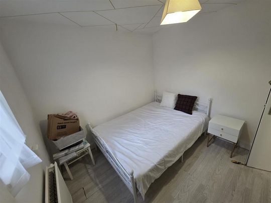 4 bedroom flat to rent - Photo 1