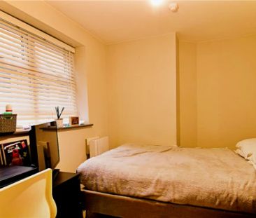 6 Bed 2 Bath - Photo 6