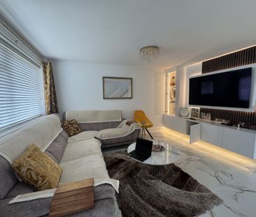 Slattenham Close, Aylesbury - Photo 1