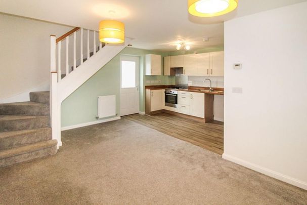 2 bedroom end of terrace house to rent - Photo 1