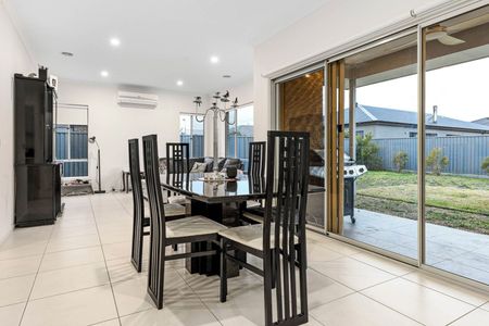 Modern Family Comfort in Alfredton - Photo 2