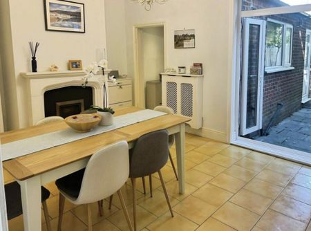 3 bedroom apartment to rent - Photo 2