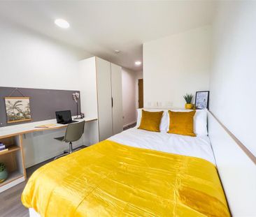 1 bedroom in a flat share to rent - Photo 3