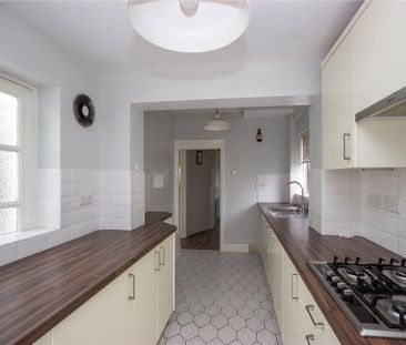 3 bedroom end of terrace house to rent - Photo 1