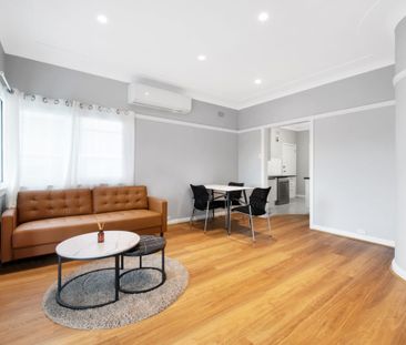 Pet Friendly, Renovated & Super Convenient Family Home - Photo 2