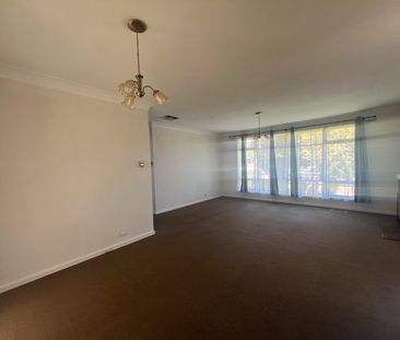 LOVELY THREE BEDROOM HOME - Photo 5