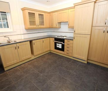 3 bedroom semi-detached house to rent - Photo 6