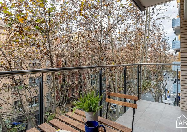 Modern 2-Bedroom Apartment in Poblenou with Balcony