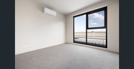 Luxury 3bed Townhouse in Port Melbourne - Photo 2