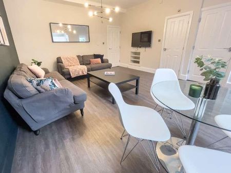 Esher Road, L6 - Photo 2