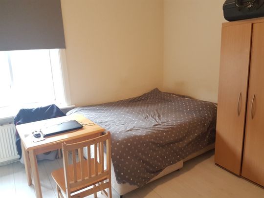 Studio Flat, Hornsey Road, N19 - Photo 1