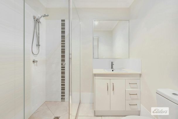 Cozy Home Perfect for a Small Family! - Photo 1