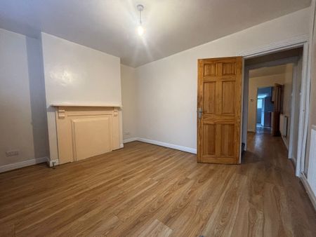 Arbury Avenue, Foleshill - Photo 2