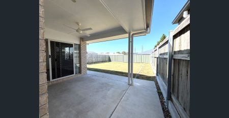 AIR-CON ** MEDIA ROOM ** CEILING FANS ** STUDY NOOK ** QUIET LIVING - Photo 2