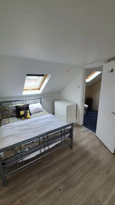 8 bedroom terraced house to rent - Photo 1