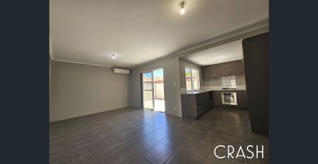 3x2 Villa, Aircon, Double Garage, Solar - Photo 5