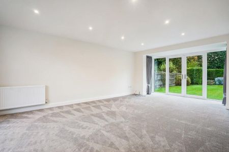 5 bedroom detached house to rent - Photo 2