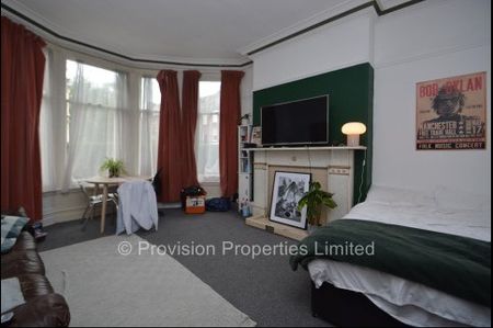 10 Bedroom Student Houses Leeds - Photo 3