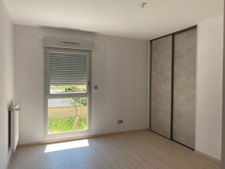 Location Appartement 3 pièces 68m² - Photo 4