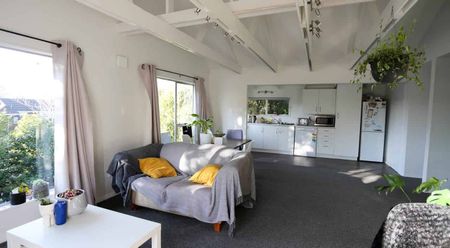 FOUR BEDROOM STUDENT ACCOMMODATION! - Photo 3
