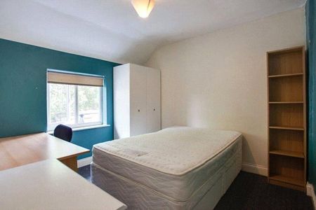 4 bedroom terraced house to rent - Photo 2