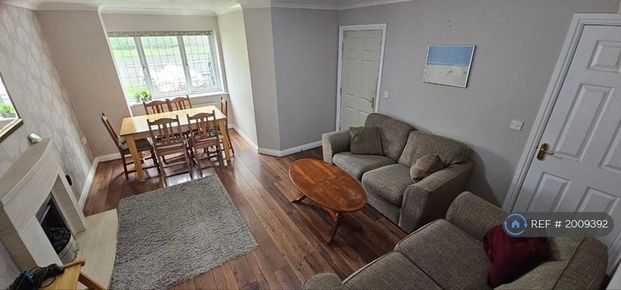 4 bedroom detached house to rent - Photo 1