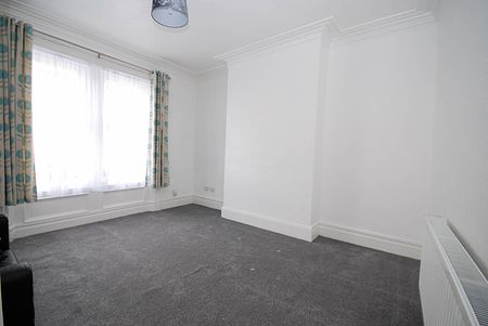 2 bed flat to rent in Broomfield Road, Gosforth, NE3 - Photo 2