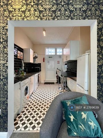 1 bedroom in a house share to rent - Photo 5