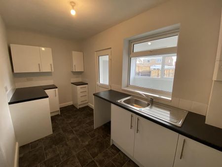 2 bedroom terraced house to rent - Photo 4