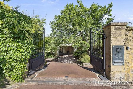 Riverside Luxury with Panoramic Swan River Views in Prestigious Mosman Park - Photo 5