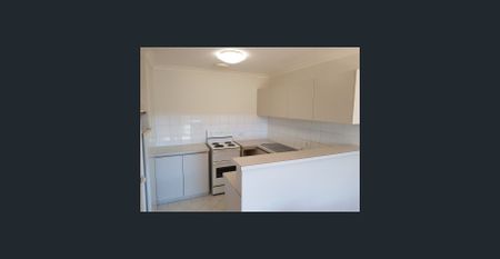 2 bedroom unit close to town - Photo 4