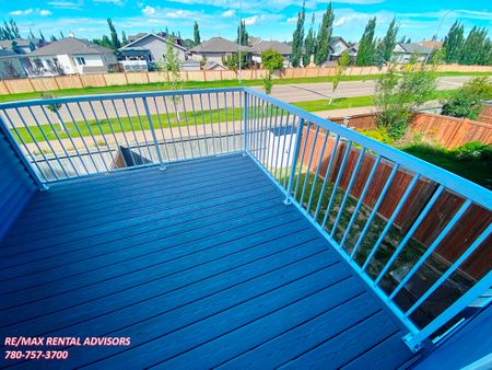 UPPER LEVEL 3 BED PLUS BONUS ROOM, 2.5 BATH, 2 STOREY HALF DUPLEX W/A DOUBLE ATTACHED GARAGE IN THE COMMUNITY OF BLACKSTONE - Photo 2